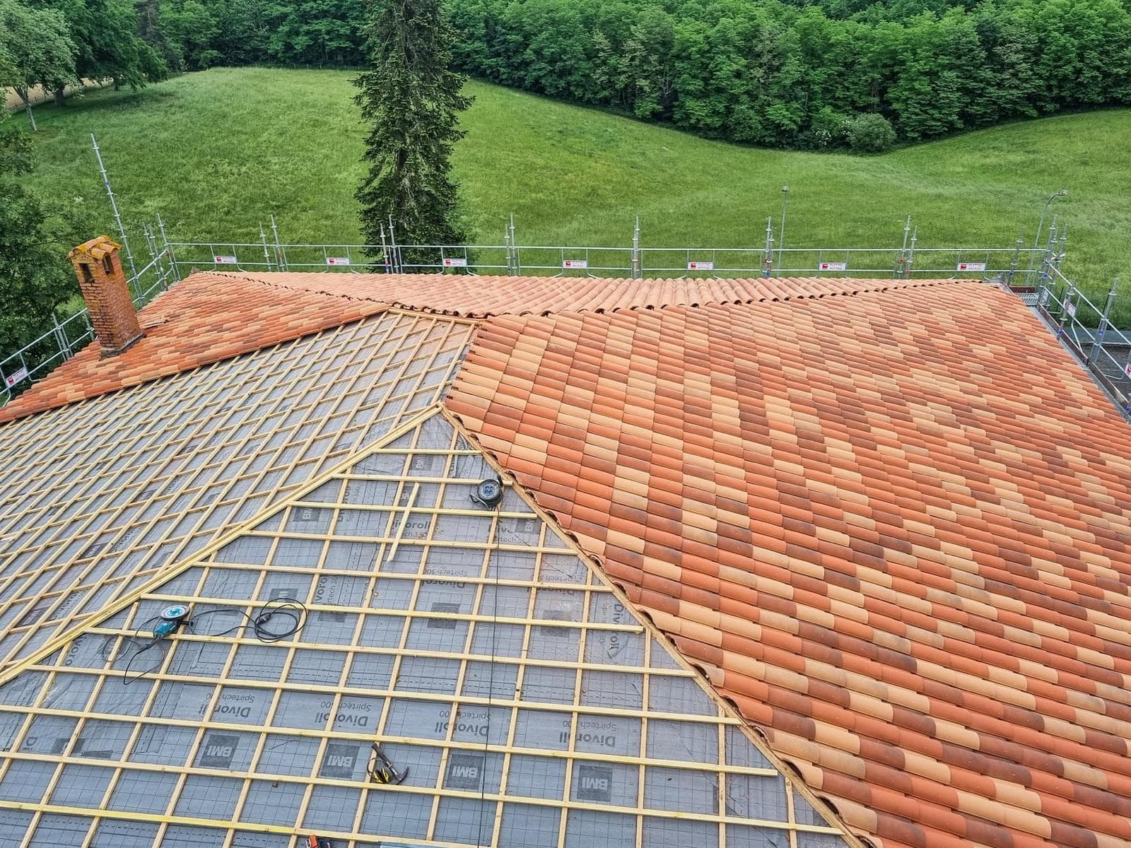 Nettoyage de toiture Castelsarrasin par votre couvreur Bayard Couverture